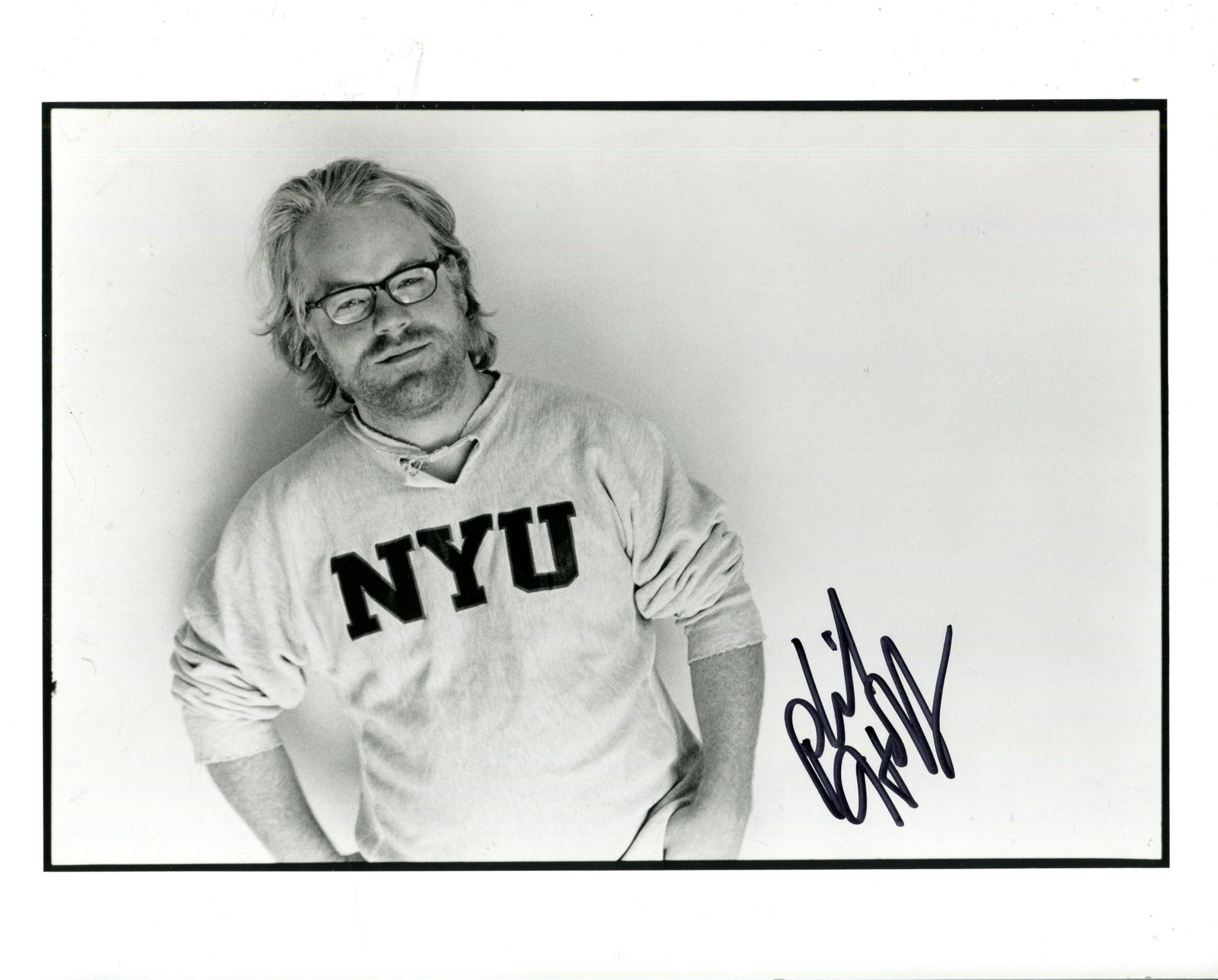 HOFFMAN PHILIP SEYMOUR: (1967-2014): HOFFMAN PHILIP SEYMOUR: (1967-2014) American Actor, Academy Award winner. Signed 8 x 10 photograph by Hoffman, the image depicting the actor standing in a half-length pose. Signed in bold black ink