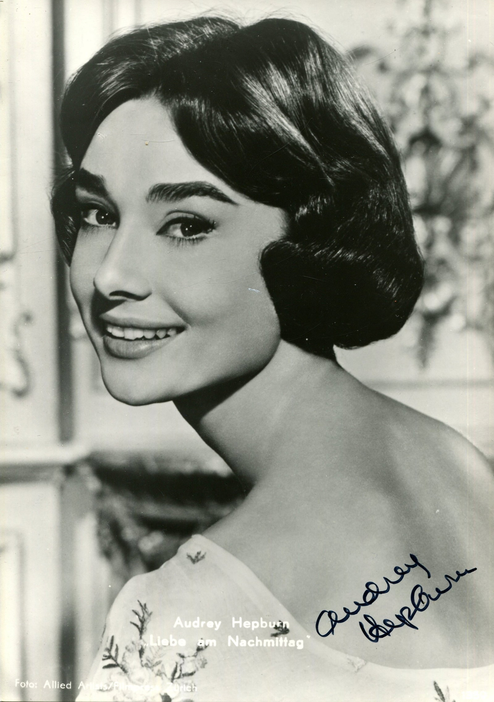 HEPBURN AUDREY: (1929-1993): HEPBURN AUDREY: (1929-1993) Belgian-born actress, Academy Award winner for Best Actress in 1953 for her role as Princess Ann in Roman Holiday. Signed 6 x 8 photograph, an appealing image of the chic