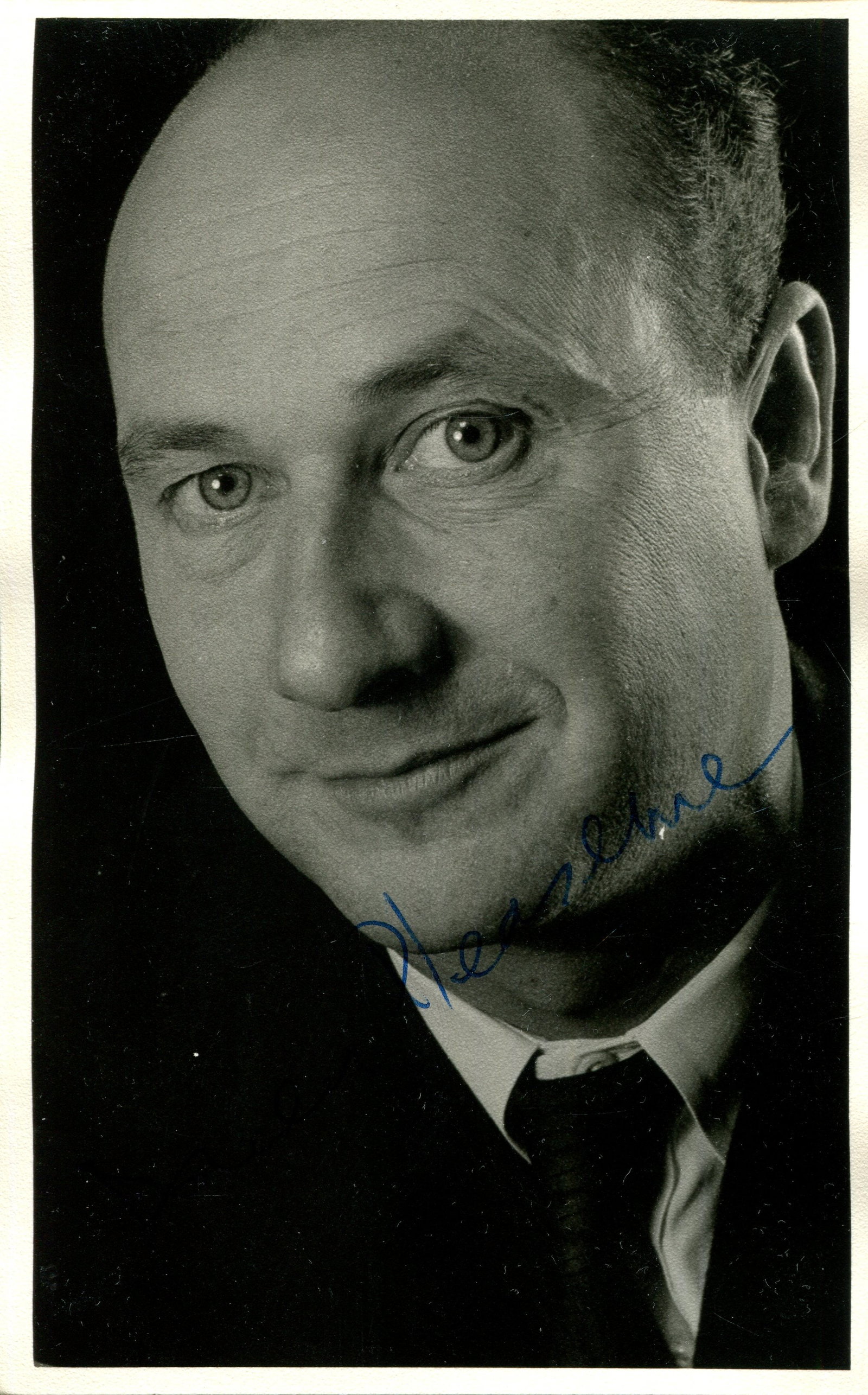 PLEASENCE DONALD: (1919-1995): PLEASENCE DONALD: (1919-1995) English actor, remembered for his portrayal of villain Ernst Stavro Blofeld in the James Bond film You Only Live Twice (1967). Signed 3.5 x 5.5 photograph, the image