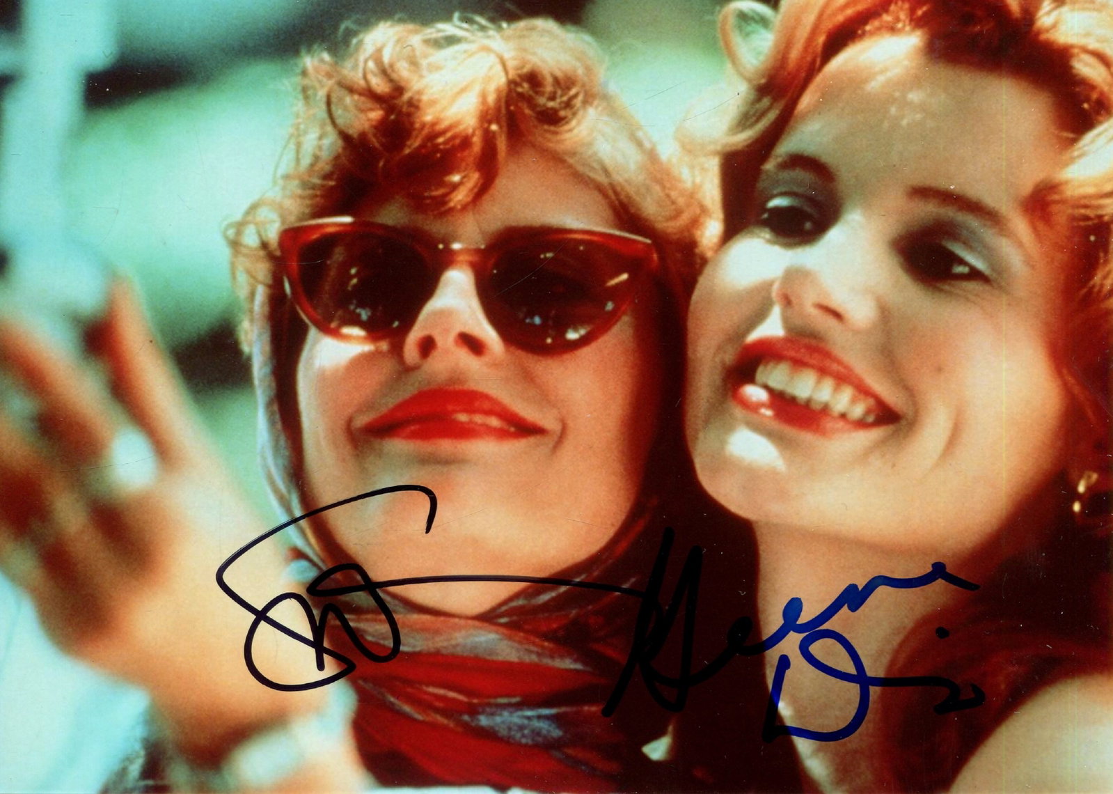 THELMA & LOUISE:: THELMA & LOUISE: A good signed colour 7 x 5 photograph by both Susan Sarandon and Geena Davis in their roles as Louise Sawyer and Thelma Dickinson respectively. Theattractive and colourful image