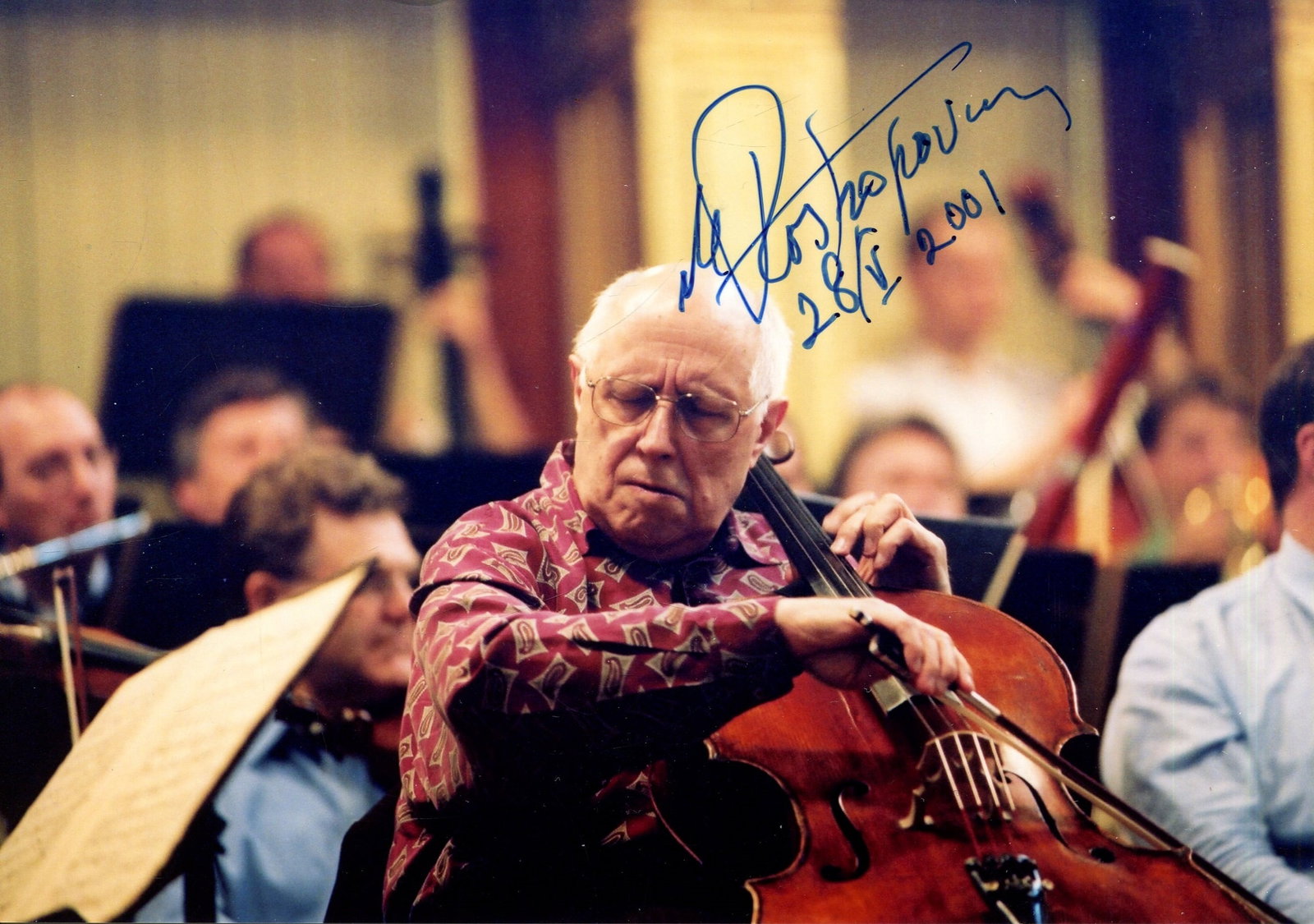 ROSTROPOVICH MSTISLAV: (1927-2007): ROSTROPOVICH MSTISLAV: (1927-2007) Russian Cellist & Conductor. A good signed 7 x 5 colour photograph of Rostropovich, the terry image from Vienna showing the Russian artist seated in a half-length