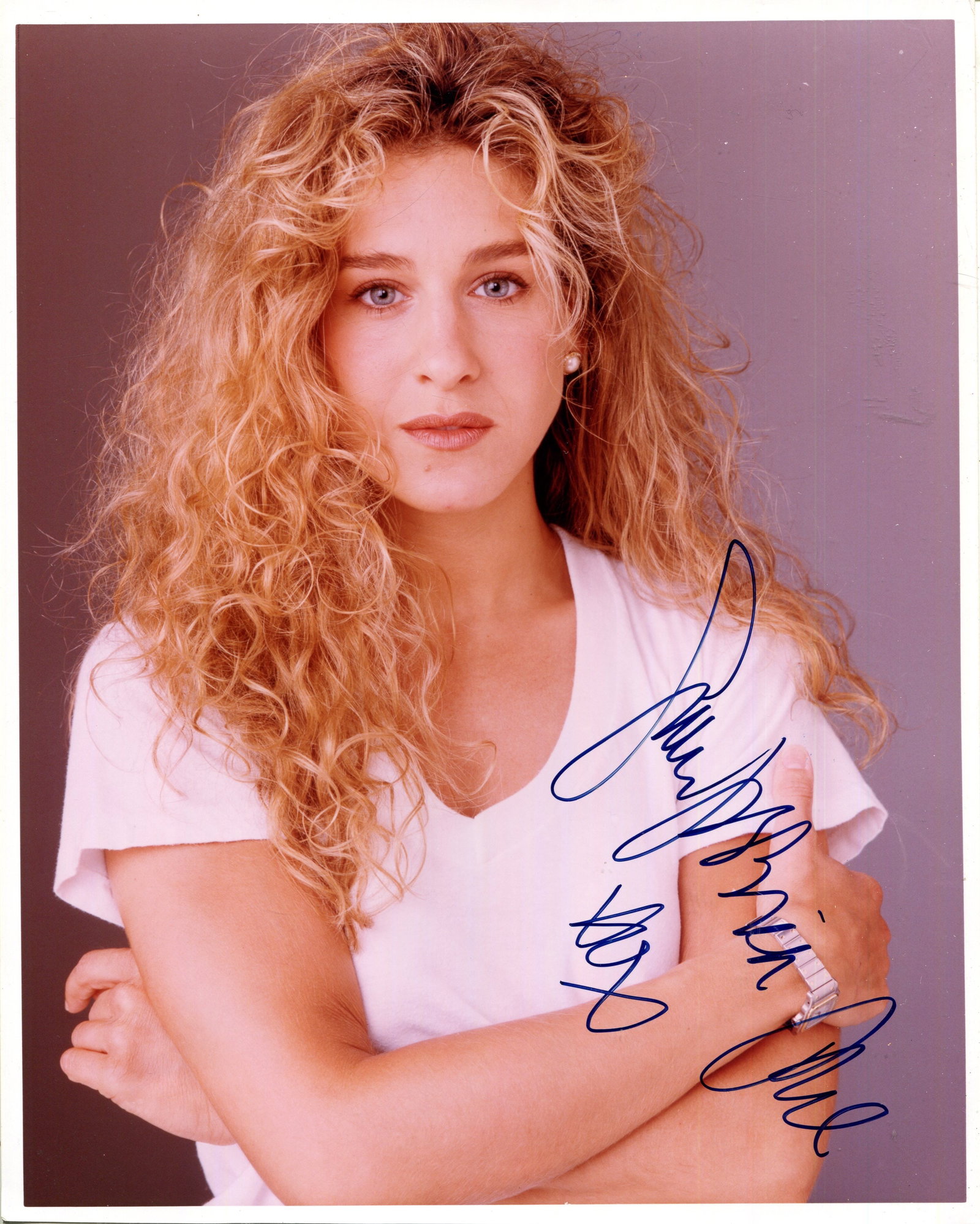 PARKER SARAH JESSICA: (1965- ): PARKER SARAH JESSICA: (1965- ) American actress who portrayed Carrie Bradshaw in the American romantic comedy-drama television series Sex and the City (1998-2004). Signed colour 8 x 10 photograph of