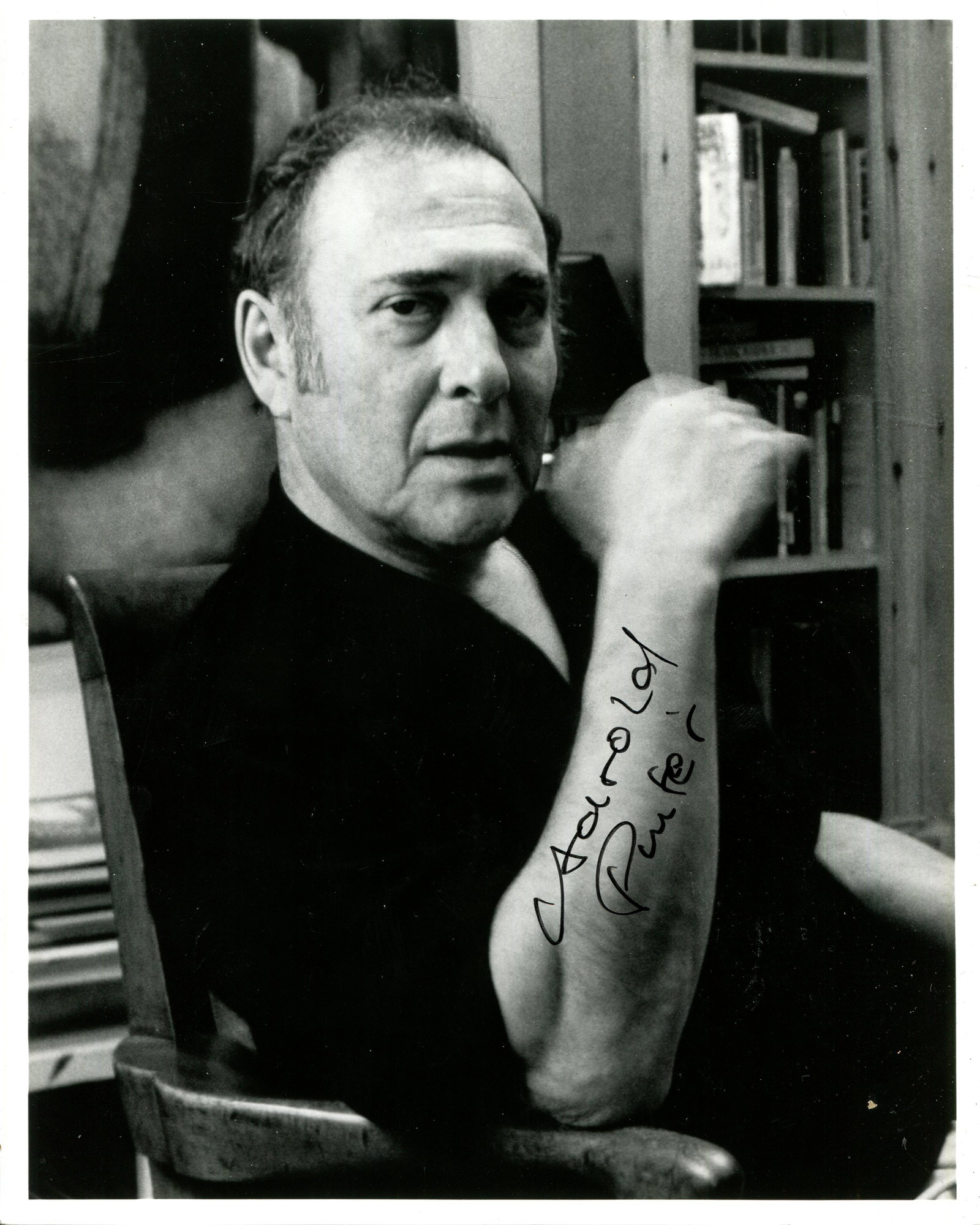 LITERATURE: (x7): LITERATURE: A good, smal selection of signed photographs of various sizes (most 5 x 7 and smaller) by various novelists, playwrights and writers comprising Harold Pinter (8 x 10), Tom Stoppard,