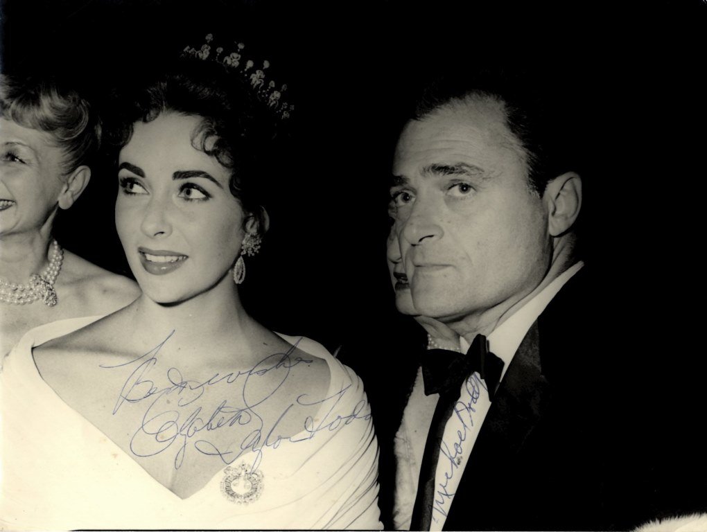 TAYLOR & TODD: TAYLOR ELIZABETH (1932- 2011) English: TAYLOR & TODD: TAYLOR ELIZABETH (1932- 2011) English Actress, Academy Award winner & TODD MICHAEL (1909-1958) American Film Producer, husband and wife 1957-58. An excellent vintage signed 9.5 x 7 phot