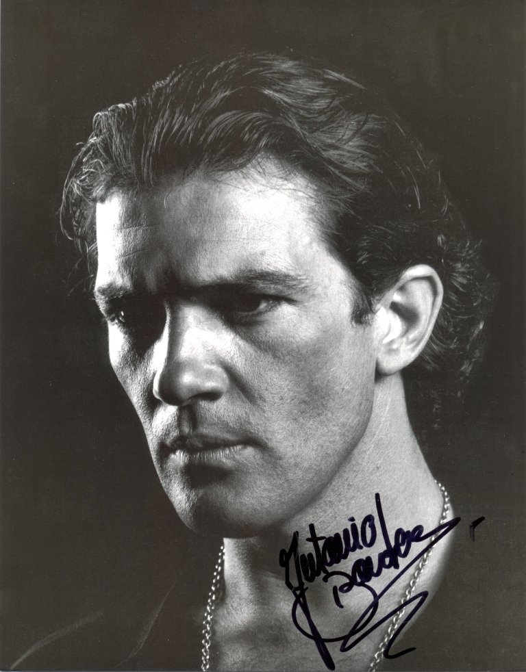 ACTORS: Selection of signed 8 x 10 photographs, by: ACTORS: Selection of signed 8 x 10 photographs, by various film actors including James Earl Jones, Andreas Katsulas ( in costume from Babylon 5 ), Dick Van Dyke, Ryan O´Neal, Jason Scott Lee ( in a s