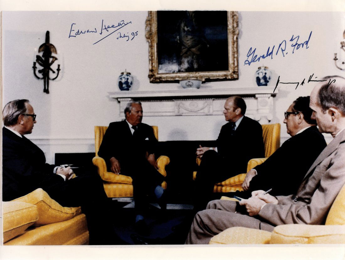WORLD POLITICS: Signed colour 10 x 8 photograph by: WORLD POLITICS: Signed colour 10 x 8 photograph by Gerald R. Ford (1913 - 2006) American President 1974-77, Edward Heath (1916-2005) British Prime Minister 1970-74 and Henry Kissinger (1923- ) America