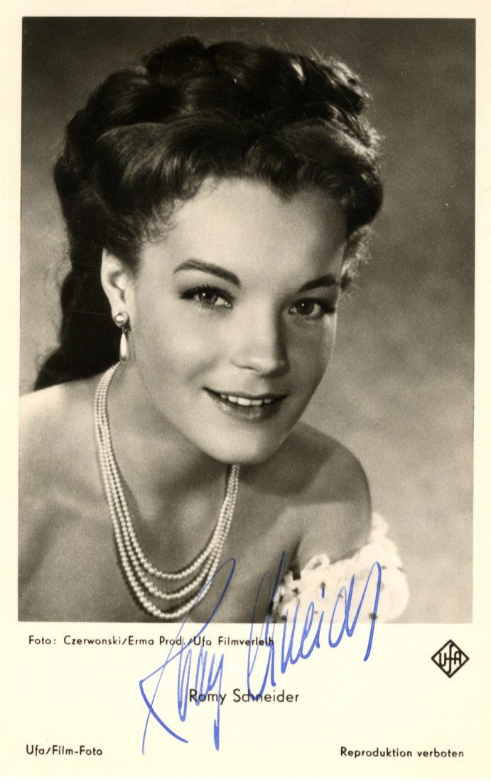 EUROPEAN CINEMA: Selection of signed postcard (1 of 1)