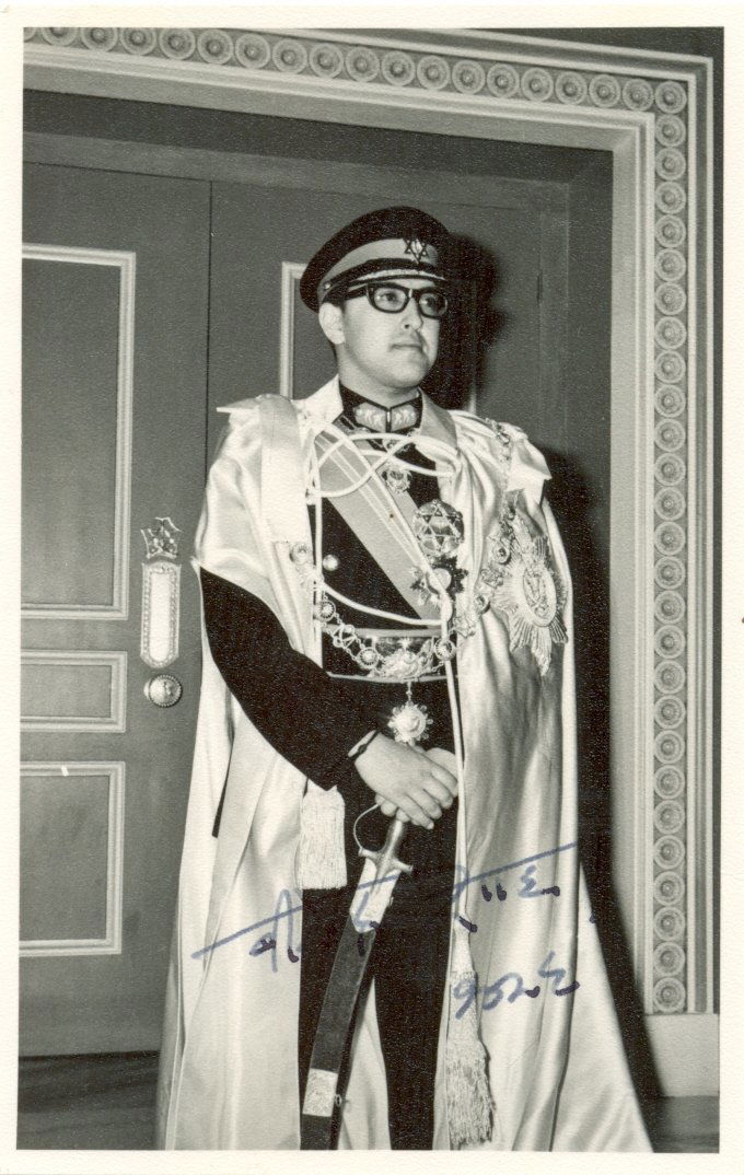 580  MAHENDRA OF NEPAL:  (1920-1972) King of Nepal of (1 of 3)