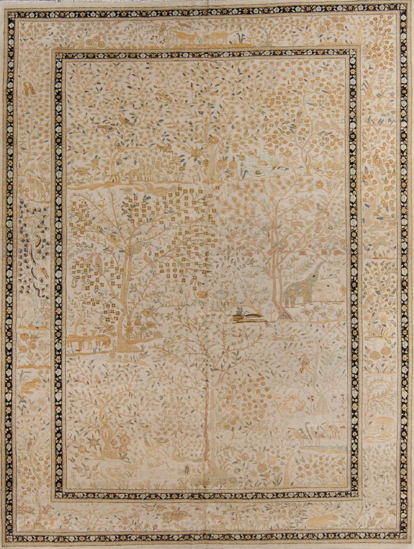 Very Fine Mahindra Rug: 9'11'' x 13'1'' (1 of 4)