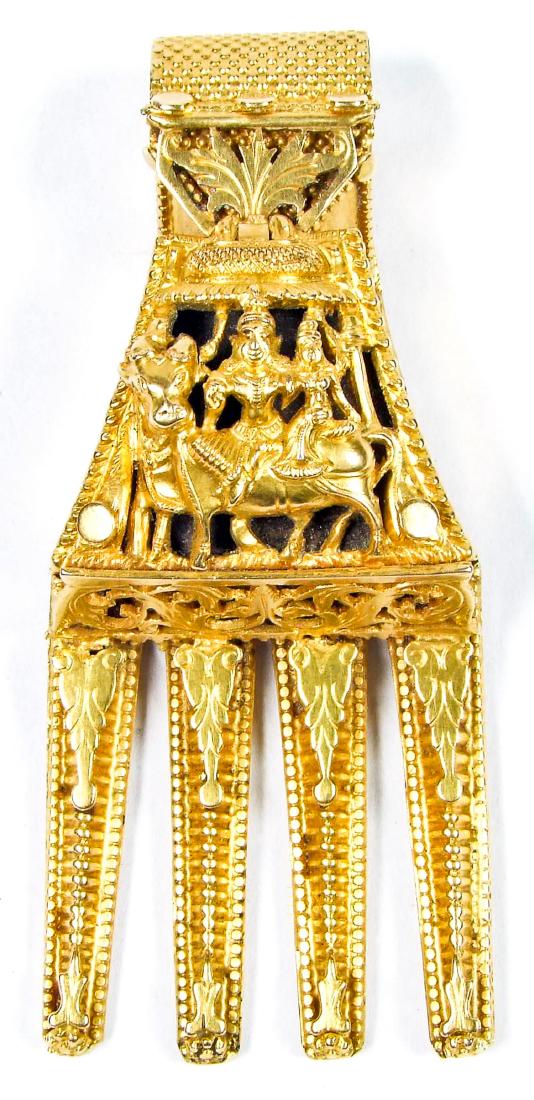 Golden Thali Pendant, Tamil Nadu, South India (1 of 3)