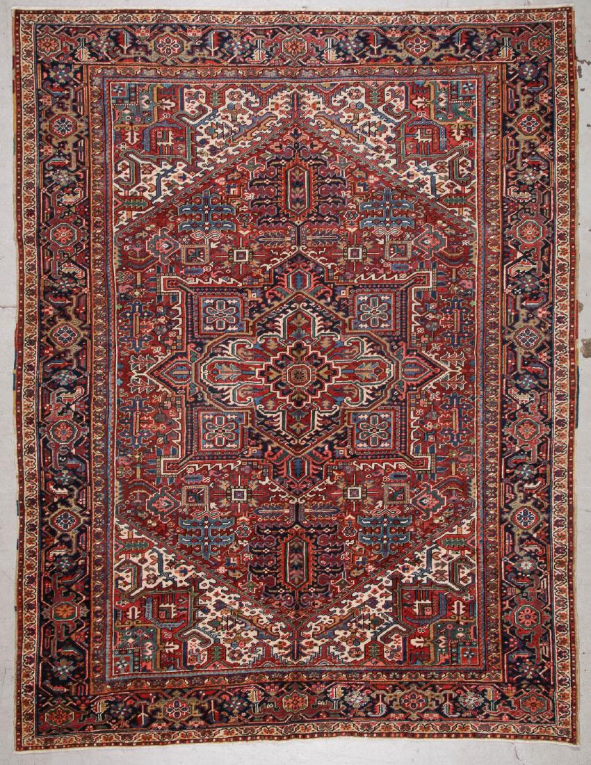 Semi-Antique Heriz Rug: 8'4'' x 10'11'' (254 x 333 cm) (1 of 5)