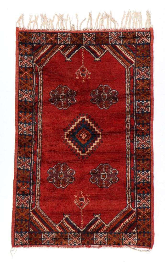 Vintage Moroccan Rug: 3'4'' x 5'1'' (102 x 155 cm): Vintage Moroccan Rug, Morocco: 3'4'' x 5'1'' (102 x 155 cm). Please Take Note: THIS IS A NO HIDDEN RESERVE AUCTION. We are accepting bids commencing at the START PRICE posted online.