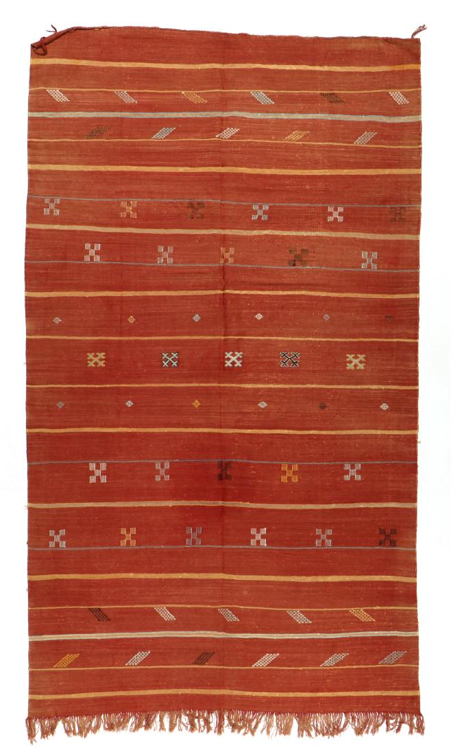 Vintage Moroccan Kilim: 4'5'' x 8' (135 x 244 cm): Vintage Moroccan Kilim, Morocco: 4'5'' x 8' (135 x 244 cm). Please Take Note: THIS IS A NO HIDDEN RESERVE AUCTION. We are accepting bids commencing at the START PRICE posted online.