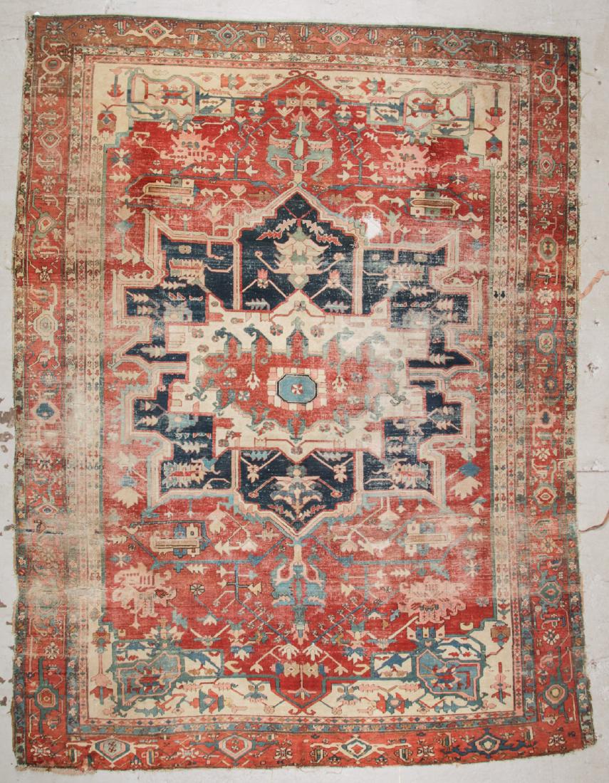 Antique Serapi Rug: 8'11'' x 11'9'' (272 x 358 cm) (1 of 8)