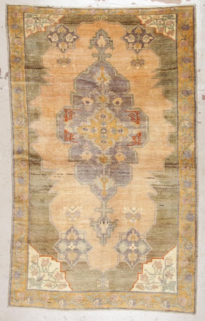 Vintage Oushak Rug: 5'2'' x 8'2'' (157 x 249 cm) (1 of 6)