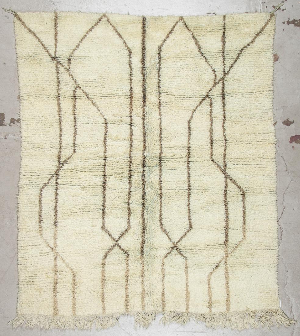 Moroccan Rug: 5'6'' x 6'8'' (168 x 203 cm) (1 of 6)