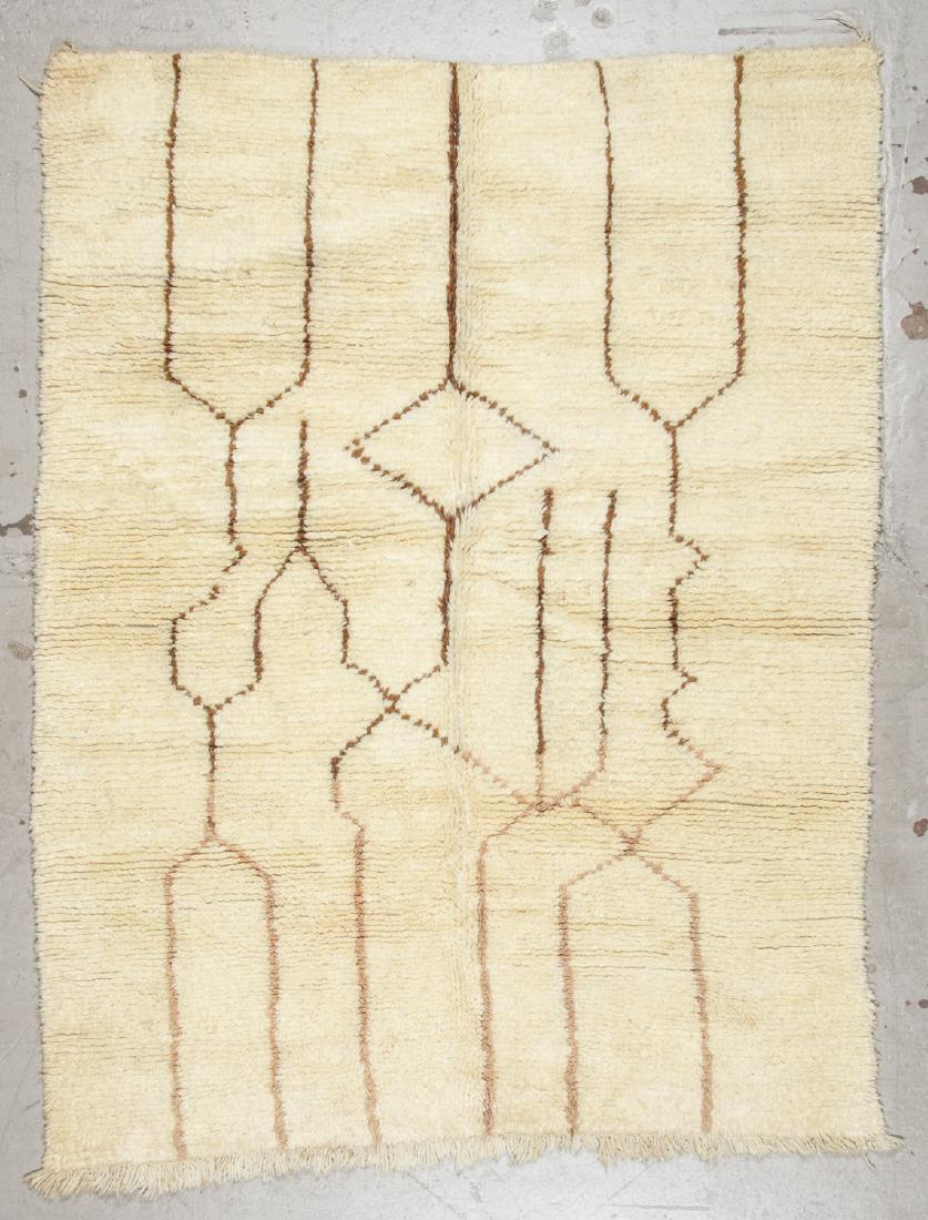 Moroccan Rug: 5'6'' x 7'7'' (168 x 231 cm) (1 of 6)