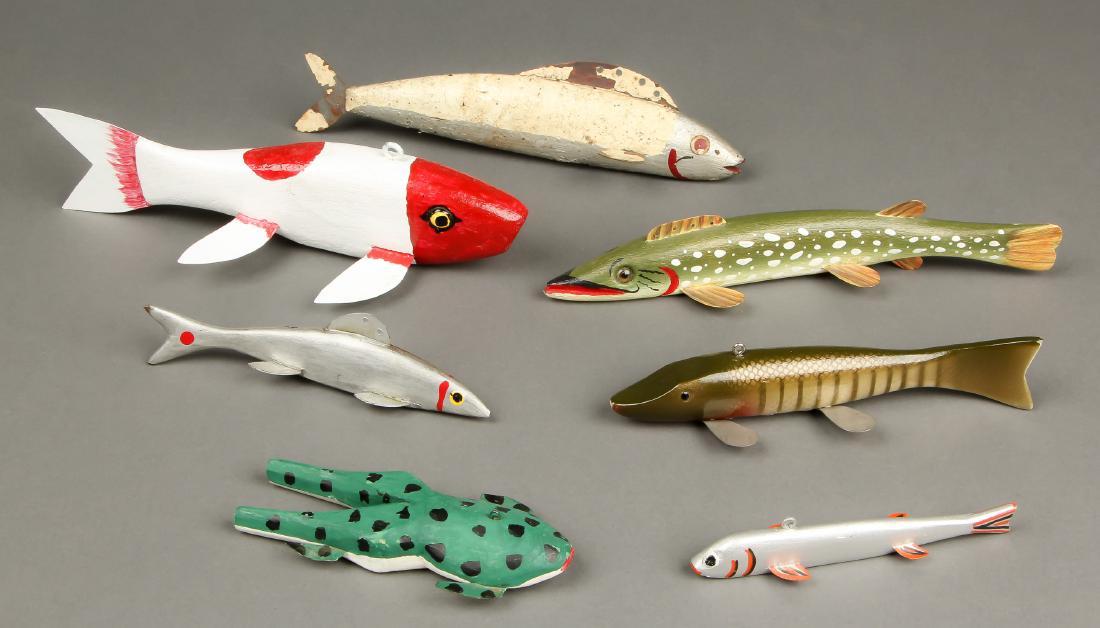 Collection of 7 Vintage American Fish Spearing Decoys: Collection of 7 Vintage American Fish Spearing Decoys. Largest size: 2.5'' x 4.5'' x 9'' (6 x 11 x 23 cm): 1) Wooden fish spearing decoy by the Bear Creek Bait Co. of Kaleva, Michigan. 7" Long. Type I