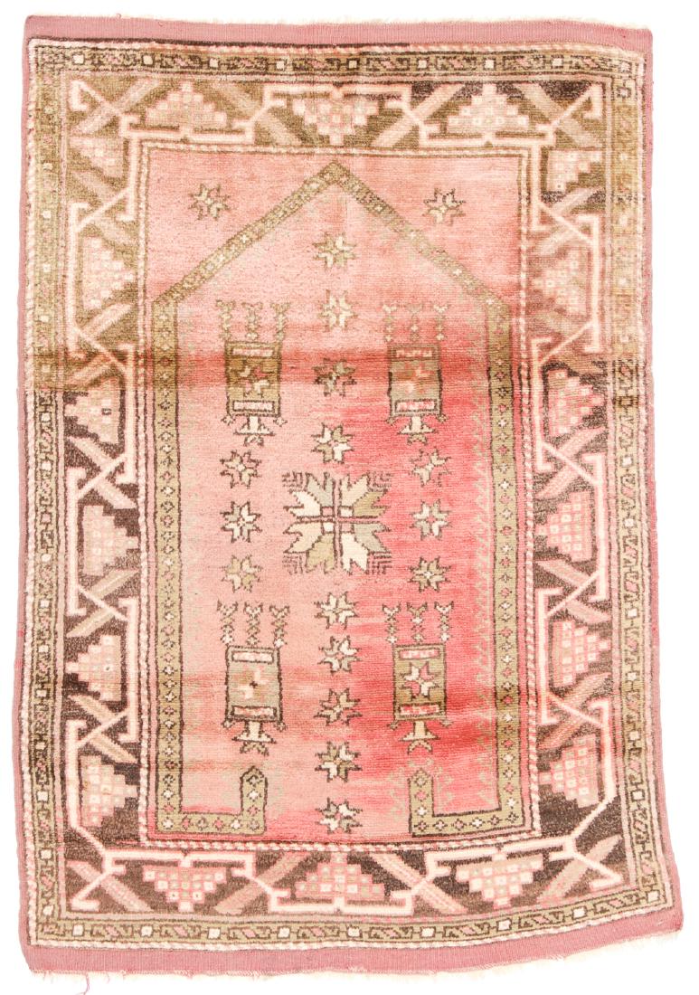 Antique Bergama Rug, Turkey: 3'5'' x 4'10'': Antique Bergama Rug, Turkey. Size: 3'5'' x 4'10'' (104 x 147 cm).