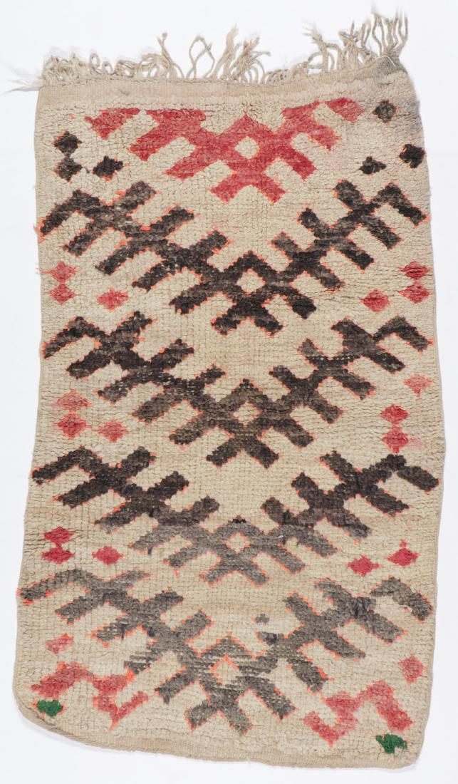 Vintage Moroccan Rug, Morocco: 3'2'' x 5'5'': Vintage Moroccan Rug, Morocco: 3'2'' x 5'5'' (97 x 165 cm). 7 lbs.