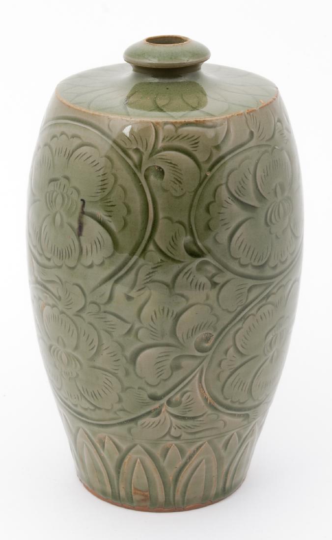 Fine Chinese Qing Dynasty Celadon Vase (1 of 6)