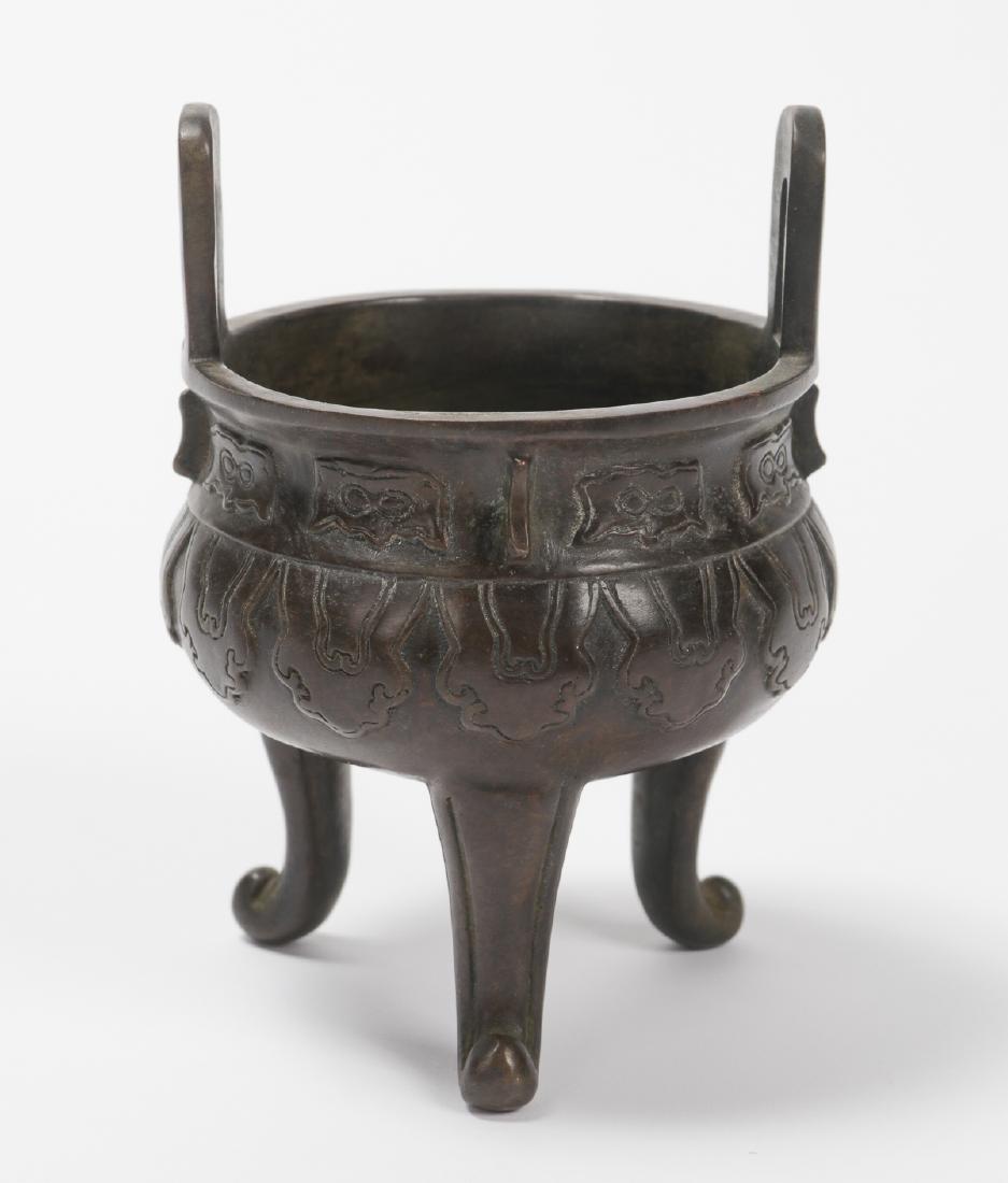 Chinese Qing Dynasty Bronze Censer.: Chinese Qing Dynasty Bronze Censer. Size: 6'' x 6'' x 6'' (15 x 15 x 15 cm).