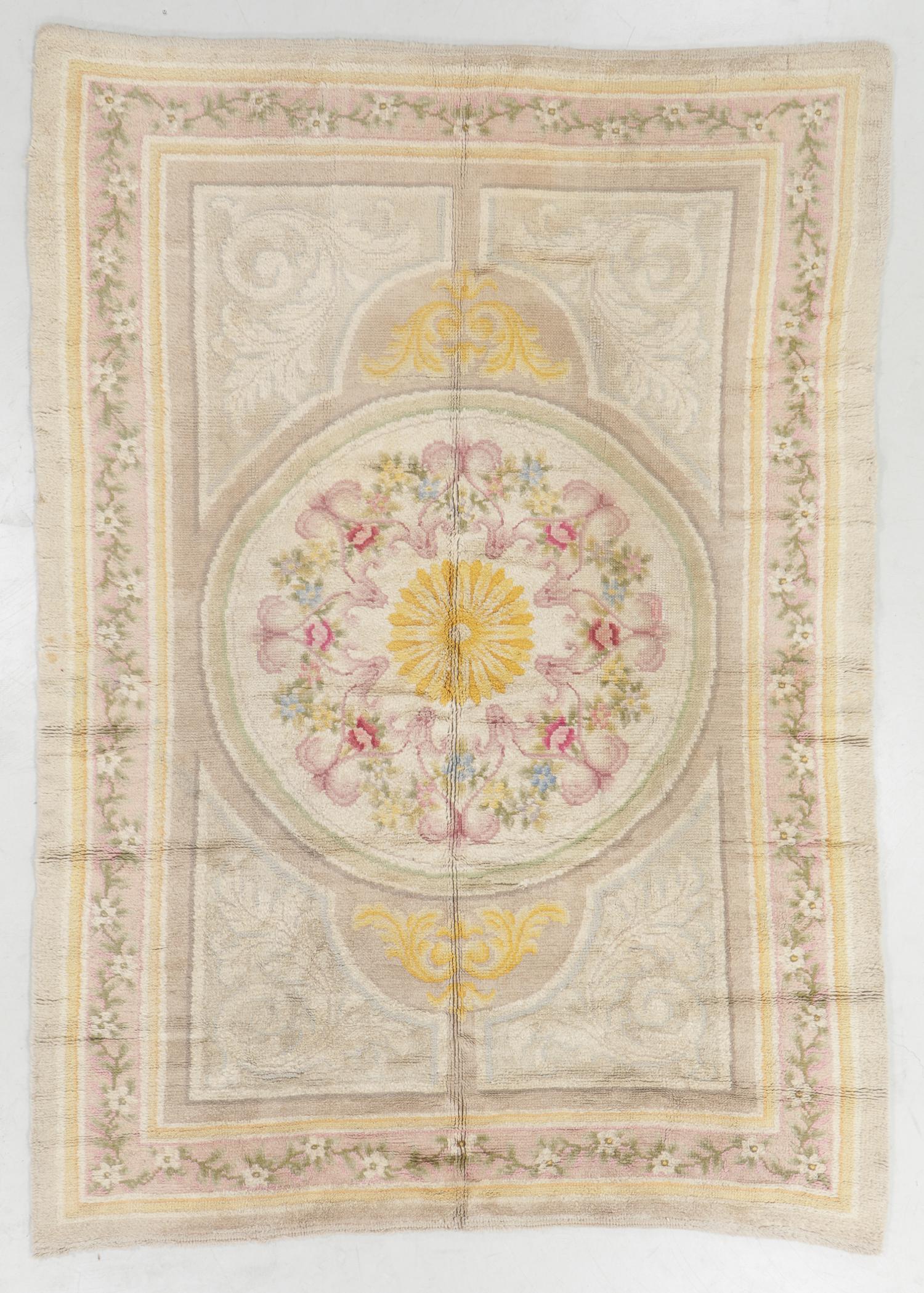 Antique Savonnerie Rug, France: 6'10'' x 9'4'' (1 of 6)