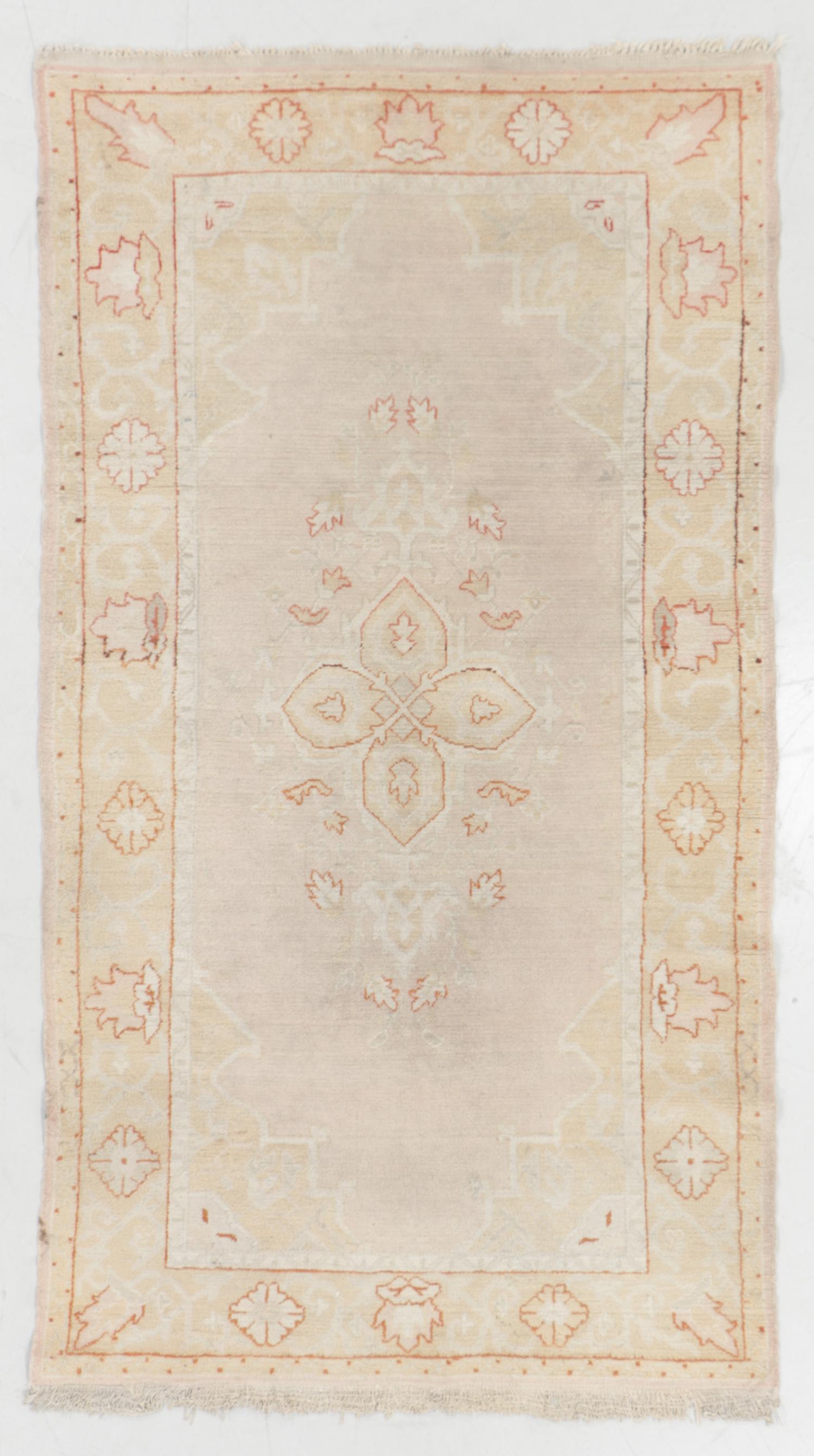 Antique Oushak Rug, Turkey: 3'11'' x 7'1'' (1 of 6)
