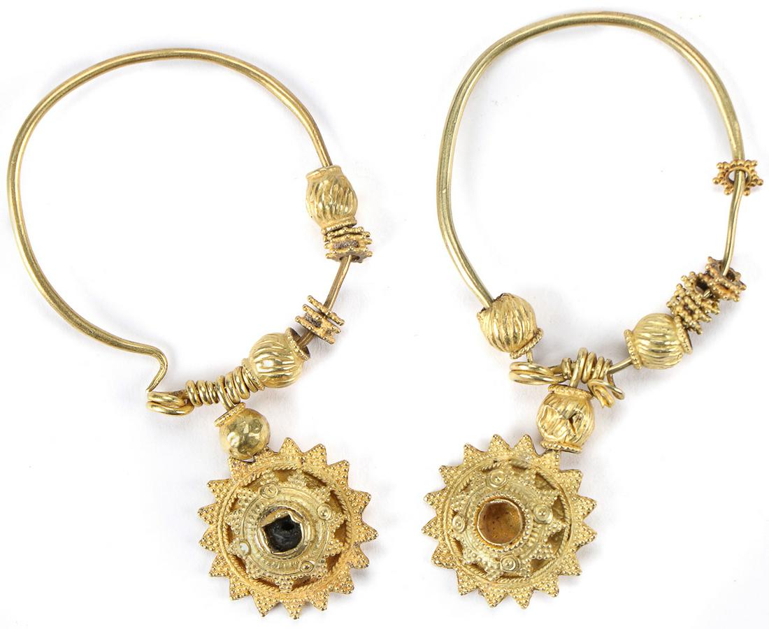 Central Asian Gold Earrings, Uzebekistan: Vintage Central Asian Gold Earrings, Uzebekistan. Size: 2.5'' x 1.25'', (6 x 3 cm).
