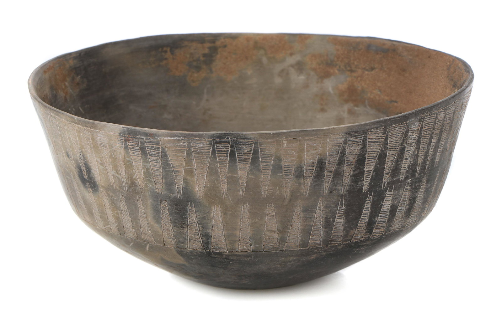 Pre-Columbian Aguada (600-700 CE) Blackware Bowl: Pre-Columbian Aguada (600-700 CE) Blackware Bowl. Curved base, deep interior with incised and stippled decoration on exterior. Provenance: Artemis Gallery, Louisville, CO; Private Collection, Hawaii; 