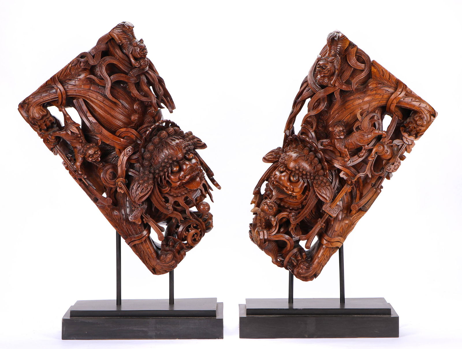 Pair of Chinese Qing Dynasty Carved Wood Temple Corbels (1 of 10)