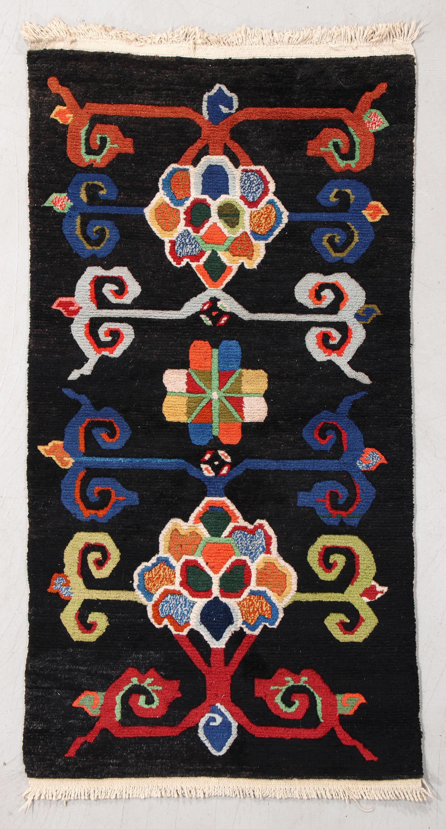 Vintage Modern Tibetan Rug, Nepal, 2'9'' x 5'3'': Vintage Modern Tibetan Rug, Nepal, 2'9'' x 5'3'' (84 x 160 cm). Weight: 8 lbs. Wool.