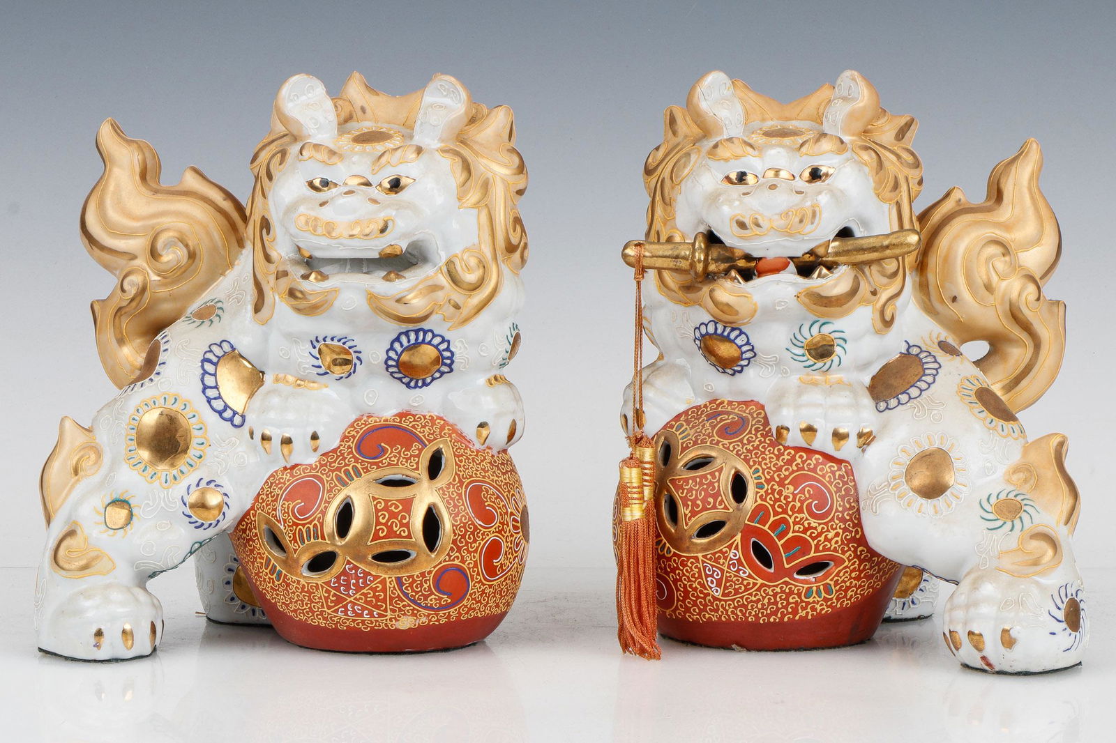 Pair of Japanese Kutani Style Porcelain Shi Shi Foo Dogs (1 of 6)