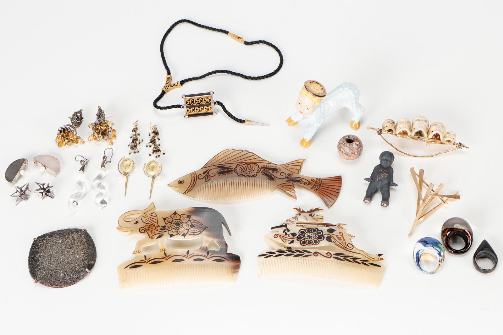 Group of Rings, Brooches, Earrings and Combs (1 of 10)