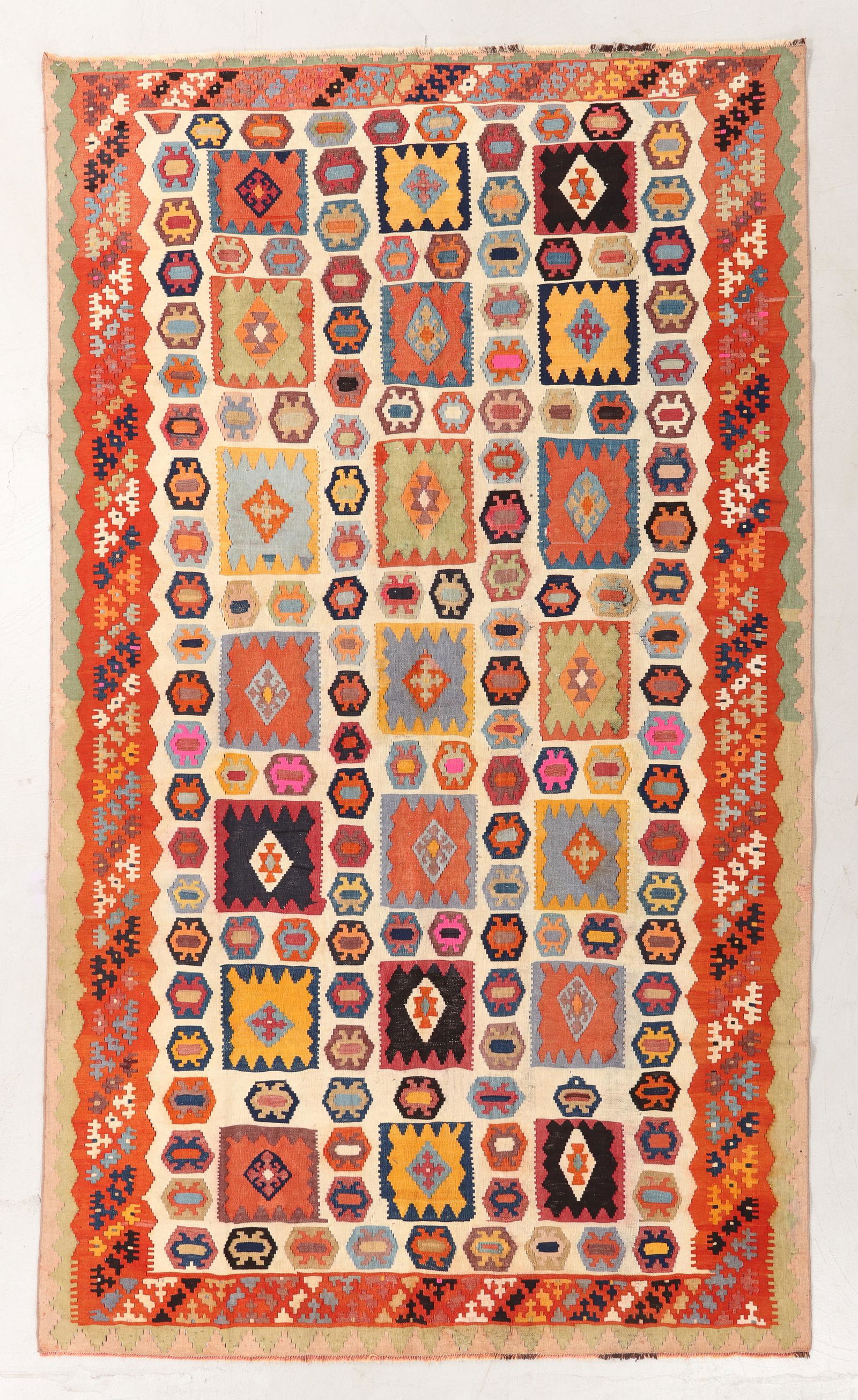 Shiraz Kilim, Persia, Late 20th C.,  5'6'' x 9'3'' (1 of 4)