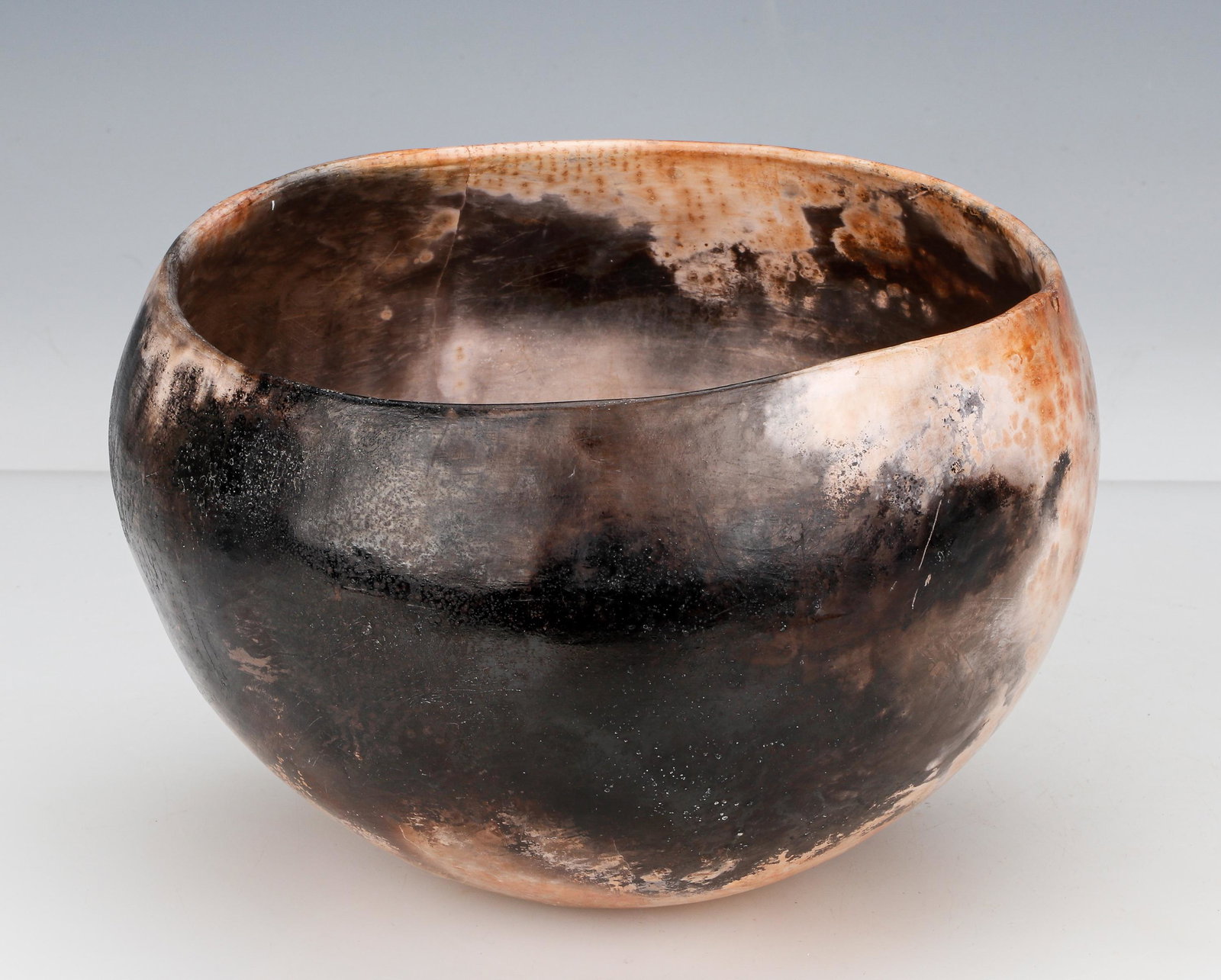 Jimmy Clark (American) "Nebula Bowl", 2018: Jimmy Clark (American) "Nebula Bowl", 2018. Sawdust-fired ceramic bowl, signed. Size: 6.5'' x 10'' x 10'' (17 x 25 x 25 cm). Provenance: The Jimmy and Angela Clark Collection, Philadelphia.