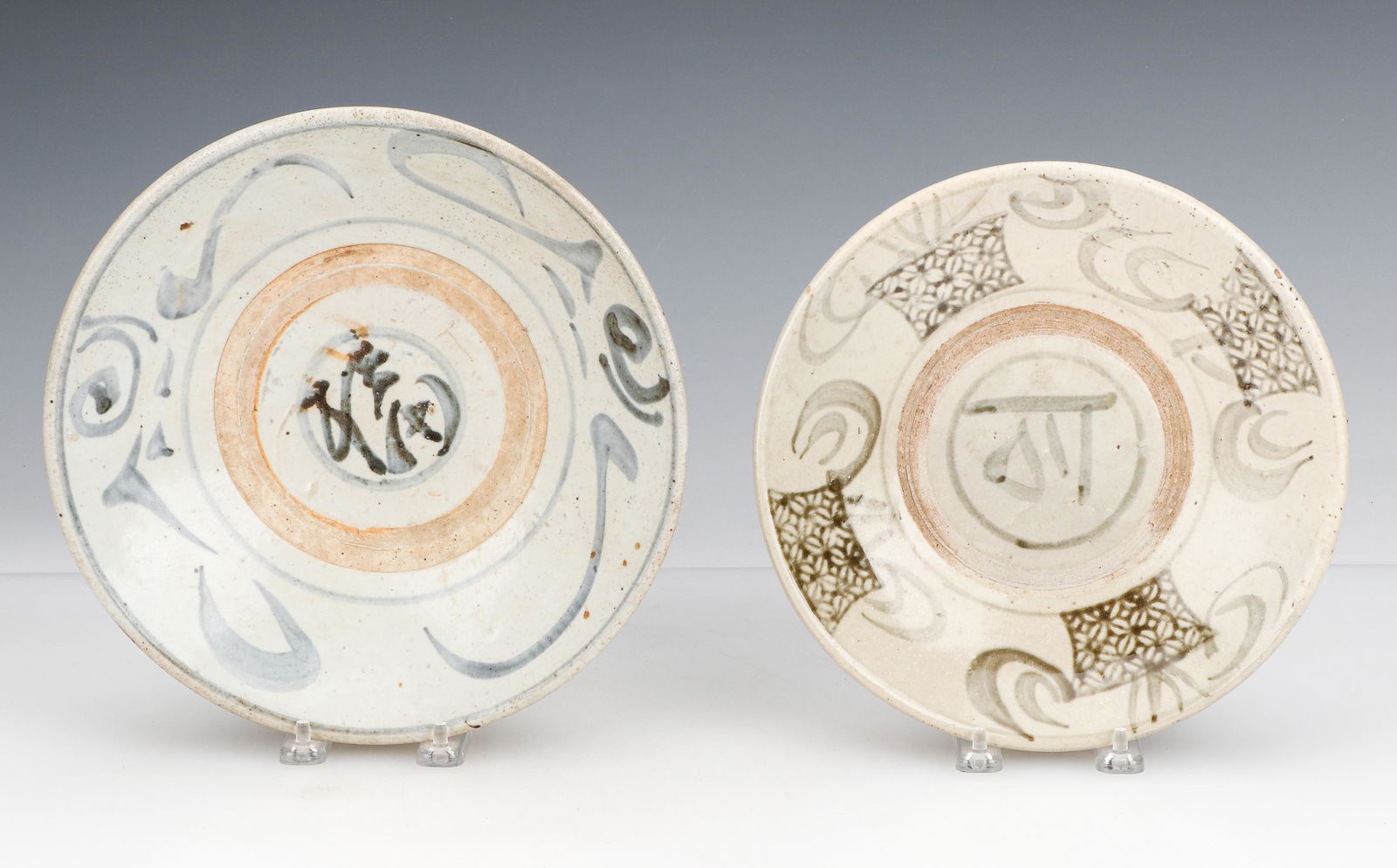 2 Chinese Swatow Bowls, Ming Dynasty (1 of 3)