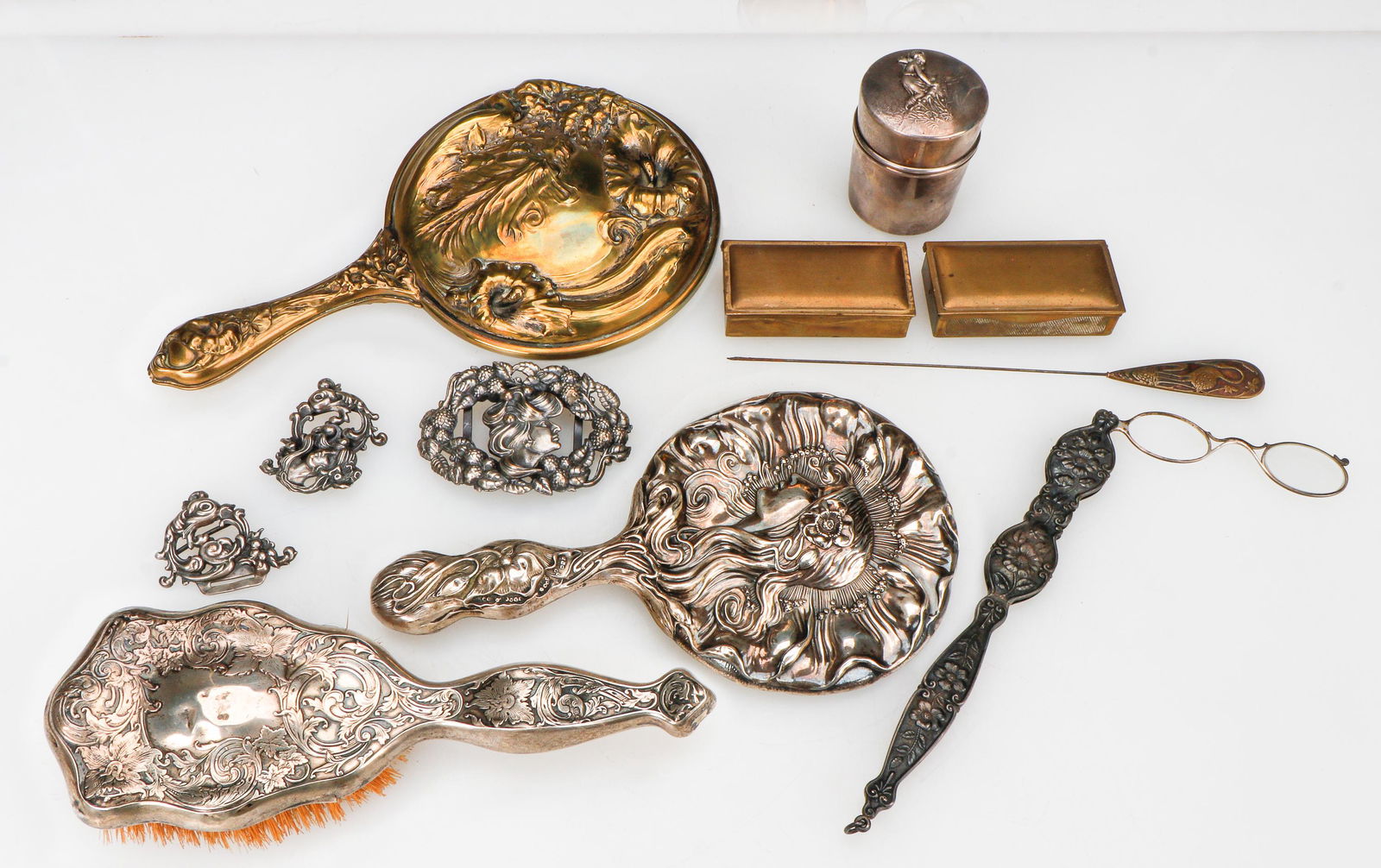 Group of Art Nouveau Dressing Table Articles (1 of 6)