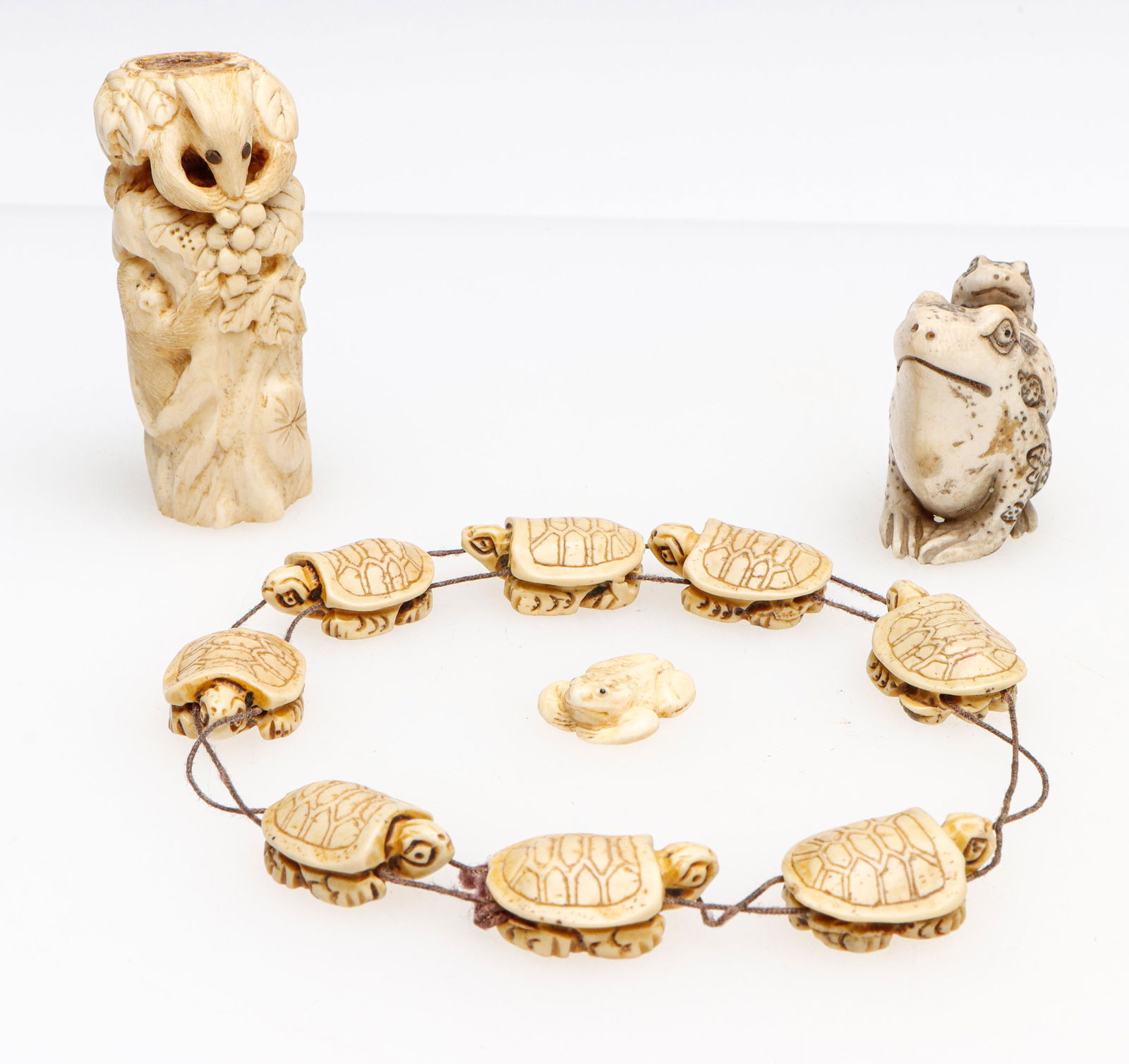 Antique Japanese Netsuke, Snuff Bottle and Turtle Bracelet (1 of 6)
