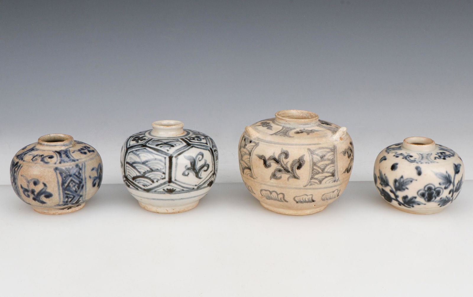 5 Vietnamese Annamese Blue & White Jars (1 of 5)