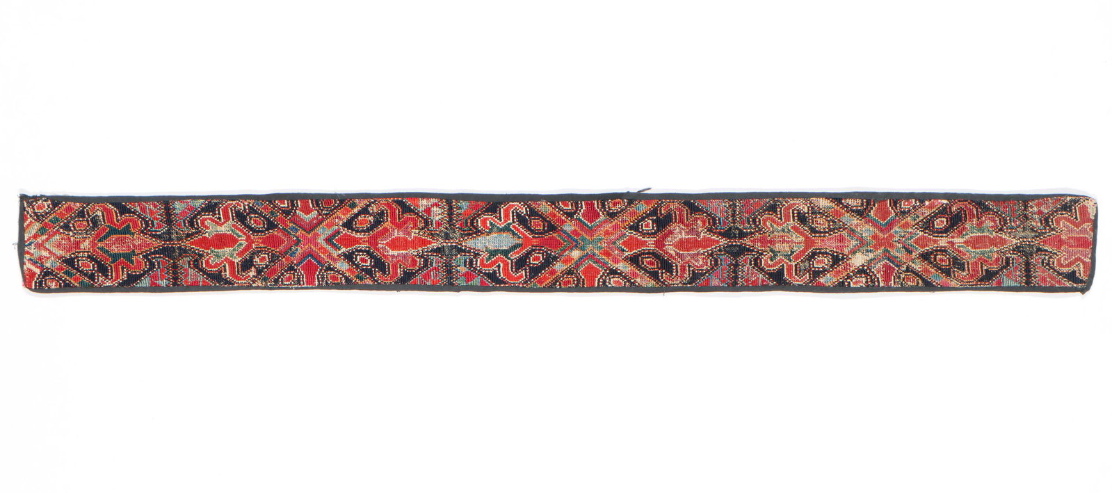 Antique Uzbek Silk Embroidered Belt, Shahrisabz (Shakhrisabz) Region, 19th C.: Antique Uzbek Silk Embroidered Belt, Shahrisabz (Shakhrisabz) Region, 19th C. Size: 35.5'' x 3'' (90 x 8 cm).