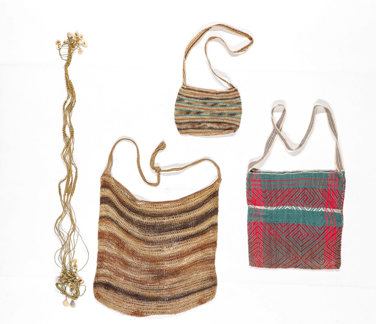3 South American Fiber Bags, 20th C.: 3 South American Fiber Bags, Peru, Fiber Macrame Flower Pot Hanger With Shells, 20th C. Size range: 7'' x 16'', (18 x 41 cm) to 9.5'' x 17'', (24 x 43 cm).