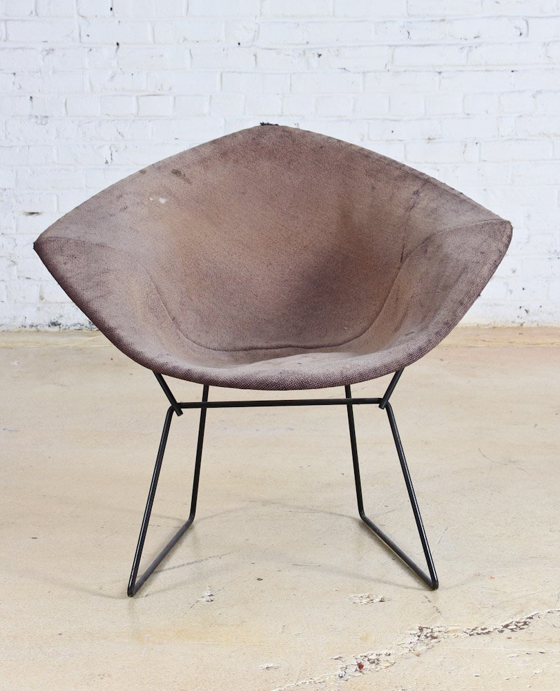 Knoll Diamond Chair: Knoll Diamond Chair. Original upholstery. Dimensions: 31 inches (height).