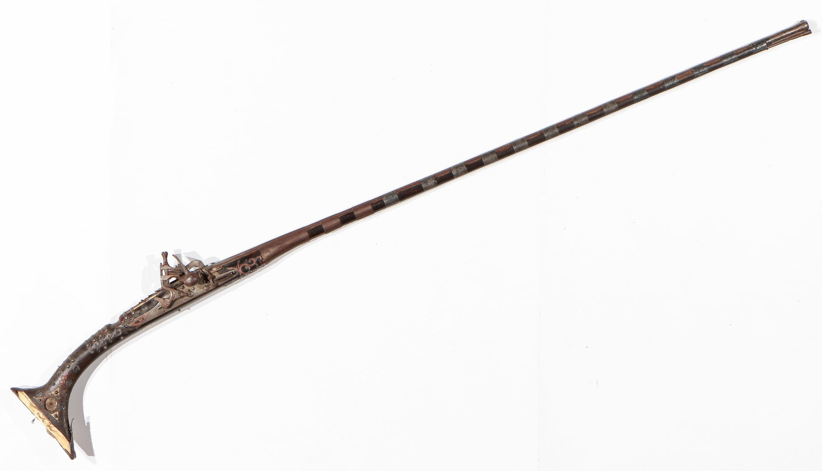Antique North African Flintlock Camel Gun, 18th/19th C.: Antique North African Flintlock Camel Gun, 18th/19th C. Size: 61'' x 10'' x 3'' (187 x 23 x 8 cm).