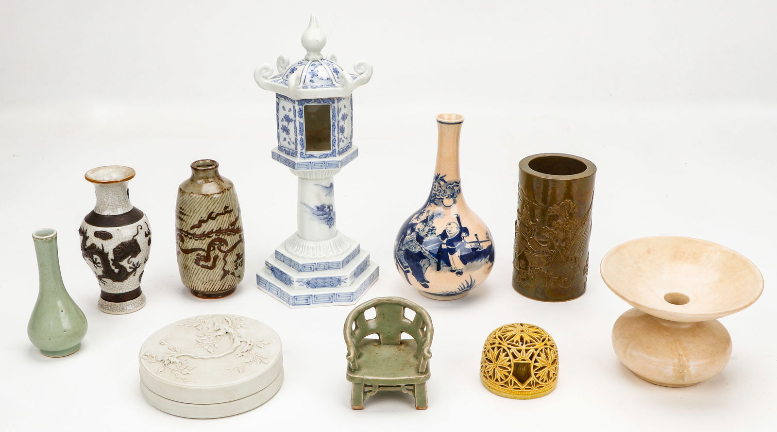 Collector's Lot of Assorted Vintage Japanese Pottery (1 of 6)