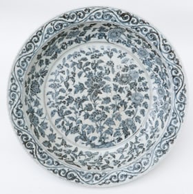 Chinese Blue And White Charger