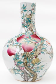 Chinese Famille Rose Bottle Neck Vase.
