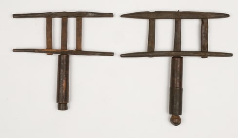 2 Handheld Yarn Winders, China