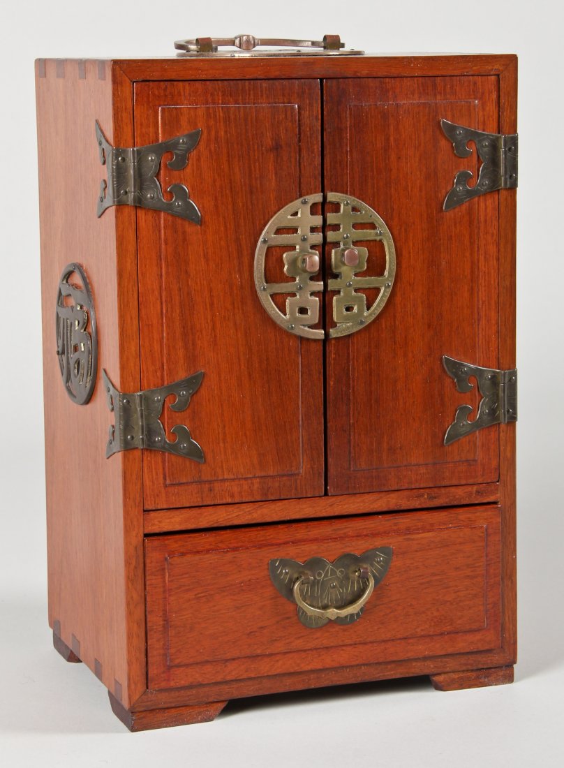 Vintage Asian Jewelry Box: Vintage Asian Jewelry Box. Size: 12" x 8" x 6" (30 x 20 x 15 cm).