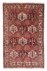 Bakhtiari Rug, Persia, Mid 20th C., 5'3'' x 8'1''